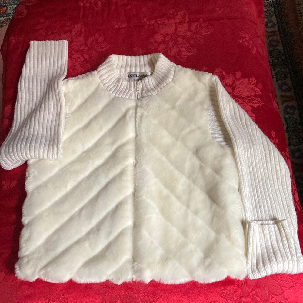 Genuine fur top in Snow White color with knitted back, collar and sleeves.